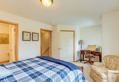 Others 6 Hot Tub at Townhome on 8th Green in Redmond