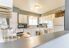Lain-lain 5 11 Mi to Kincaid Park: Convenient + Cozy Apt!