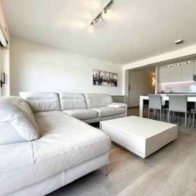 Primary image 1 スタイリッシュ フラット ウィズ シー ビューズ, アインシュタイン像 ホテル