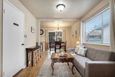 อื่นๆ Brighton Guesthouse - Walk to Metro