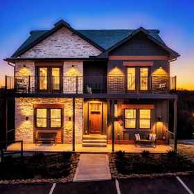 Primary image 1 Smith Creek Resort, Hatfield and McCoy Dinner Show Hotels