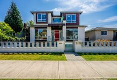 Others 2 Centrally-located Luxury Home With Views Cinema