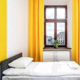 Room1ShortStayPoland Old Town C1,斯皮斯基宫飯店