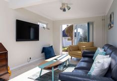 Others 5 Seaside Retreat - Five Minutes to Beach Village