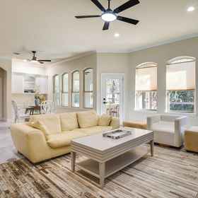 Primary image1蒙哥馬利寬敞現代住宅附露台,Resort Attractions, Inc.飯店