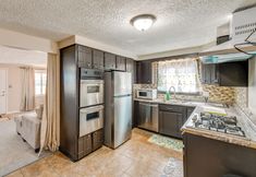 Others 2 9 Mi to Dtwn Buffalo: Family Escape w/ Fenced Yard