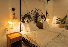 Others 6 Cali Stays & Cafe By the Bay