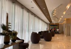 Lainnya 3 UnistayShore3 Poolview wbal near airport