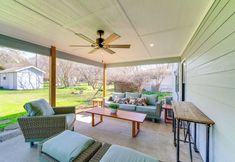 Lainnya 3 Covered Patio & Private Yard: Dallas Area Home