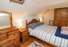 Others 4 Ty Bach Twt