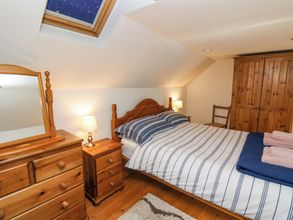 Others 4 Ty Bach Twt