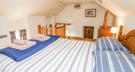 Others 2 Ty Bach Twt