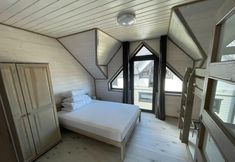 Others 2 Comfortable Holiday Homes Close to the Beach