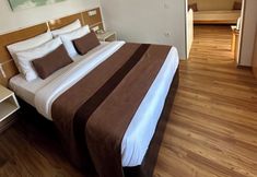 Others 5 PALM BEACH HOTEL