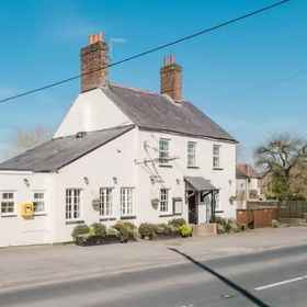 Primary image 1 スタニング ルーム アボブ アメージング シルクス パブ, ノース・ニューウントン ホテル