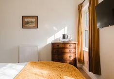 Khác 4 Idyllic Foodie Retreat above Silks Pub