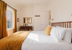 Others 7 Idyllic Foodie Retreat above Silks Pub