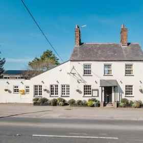 Primary image 1 Idyllic Foodie Retreat above Silks Pub, Seagry Hotels