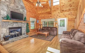 Lain-lain 4 Mountain Escape Book Now