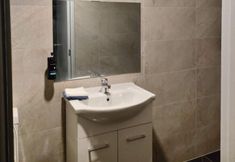 其他 4 1 Double and 1 sofa bed Garden Chalet B