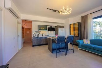 Khác 4 Hi Life Suites