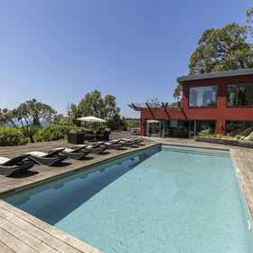 Room1Carmim Villa by Cadenzalux,里斯本区別墅