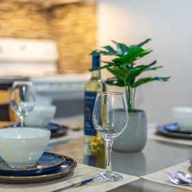 Room1Bright 1BR Apt in Niagara Falls and Scenic Stay,尼亚加拉地区公寓