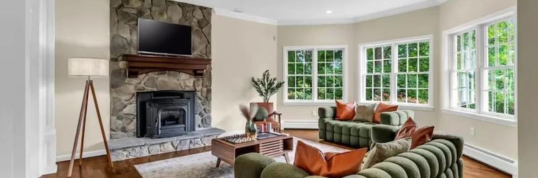 Lain-lain Family Retreat With Autumn Views and Fireplace