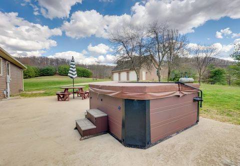 อื่นๆ Game Room & On-site Pond: Laurelville Retreat!