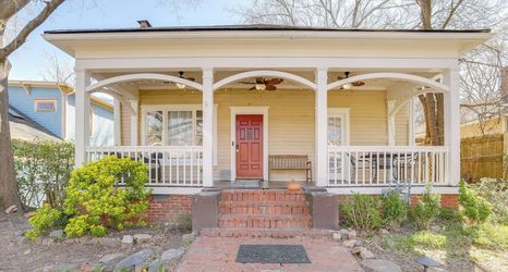 Lainnya 2 Steps to Shops & Eats: Decatur Home w/ Large Yard