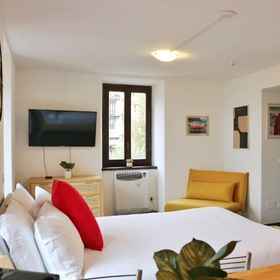 Room 1 Studio Red, Province of Como Hotels