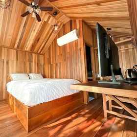 Room 1 普吉岛翠绿旅馆, Bucha Gallery and Restaurant 酒店