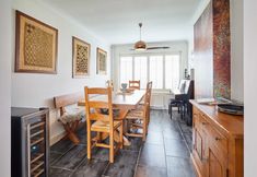 Others 7 Host Stay Chestnut Close