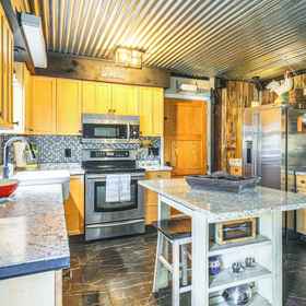 Interior 1 Family Home w/ Private Pool & Hot Tub in Lewes, Sarangi Satyajit MD Hotels