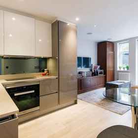 Room 1 The Bohemian Rhapsody- Garden Apartment in Hampstead - by Out of Office Lifestyle, West Hampstead Hotels