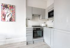 Others 4 The Hampstead High Flyer