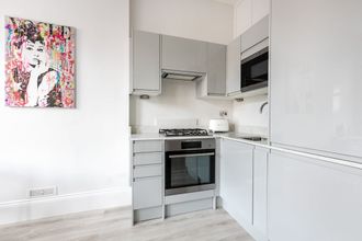 Others 4 The Hampstead High Flyer