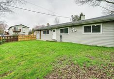 Others 3 14 Mi to Dtwn Seattle: Sleek Home w/ Large Yard