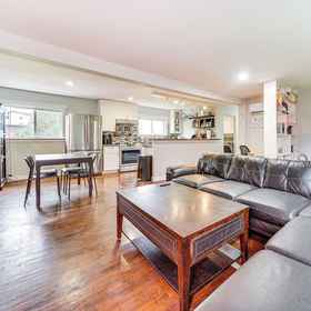Primary image 1 14 Mi to Dtwn Seattle: Sleek Home w/ Large Yard, Hotel Taman SeaTac Utara