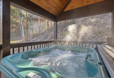 其他 4 Fantastic Cabin w Gameroom Hot Tub Fireplace