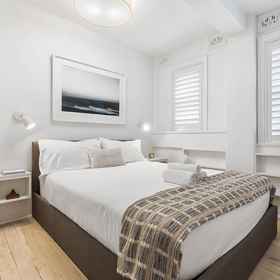 Room 1 Bay View in Rushcutters Bay, Bondi to Bronte Coastal Walk Hotels