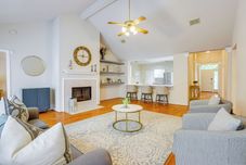 其他 Private Yard + Gazebo: Quiet Houston Home