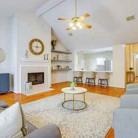 Primary image1Private Yard + Gazebo: Quiet Houston Home,My Smyle Dental飯店