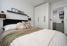 Others 2 Amber - by Kairos Apartments