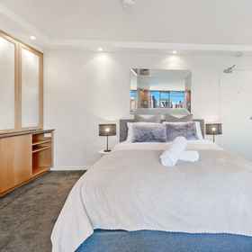 Room 1 Kozyguru | Mcmahons Point | Opera House View, Crows Nest Hotels