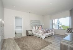 Others 4 The View Langebaan with Heated Pool