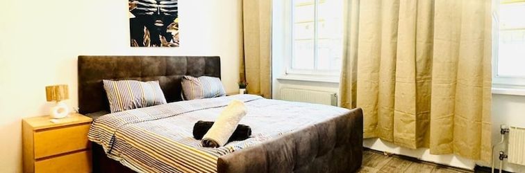 อื่นๆ Bright 3BR Appt Steps from FAC Platz