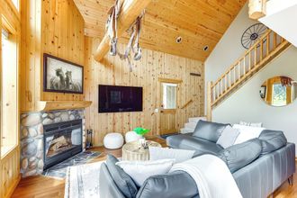 其他 4 Hike, Fish & Ski: Redmond Escape w/ Hot Tub!