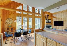 Others 7 Hike, Fish & Ski: Redmond Escape w/ Hot Tub!