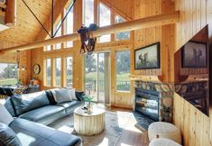 Others 5 Hike, Fish & Ski: Redmond Escape w/ Hot Tub!